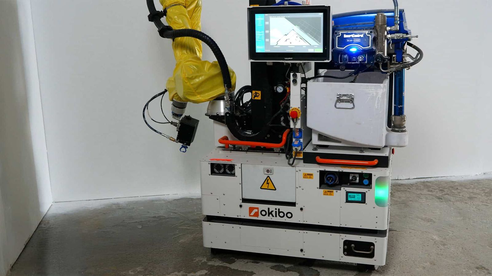 Okibo robot with its operator screen, ready to start